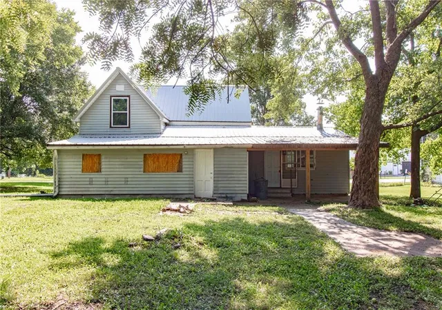 19th image of 210 N Main St, Centerview, MO 64019 | MLS# 2632611