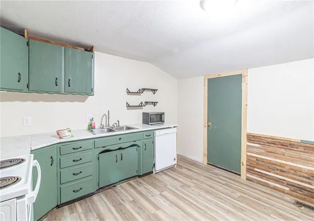 4th image of 210 N Main St, Centerview, MO 64019 | MLS# 2632611