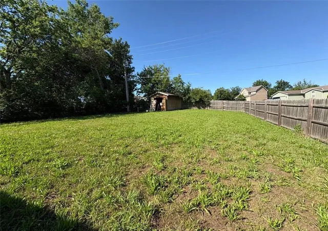 5th image of 3801 Se Evans St, Topeka, KS 66609 | MLS# 2632613