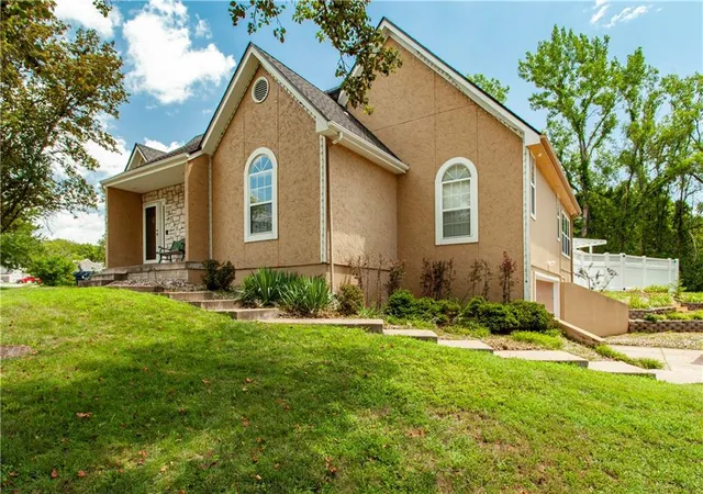 Photo 3 of Sale Pending at 11917 Virginia Ave, Kansas City, MO 64146 | MLS# 2632615 | Listing updated on 2026-07-24
