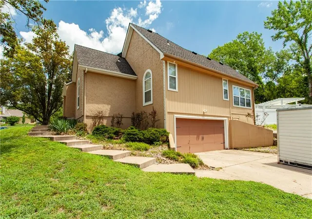 Photo 3 of Sale Pending at 11917 Virginia Ave, Kansas City, MO 64146 | MLS# 2632615 | Listing updated on 2026-07-24