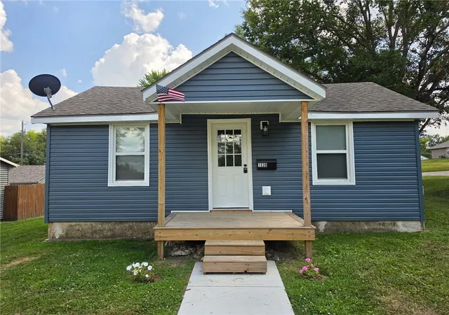 2nd image of 1320 E 3rd St, Maryville, MO 64468 | MLS# 2632616