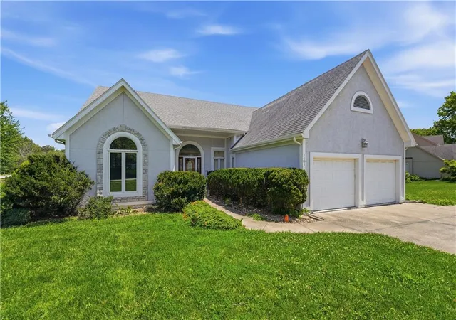Photo 2 of Single family home for sale at 1101 Ne Waterfield Village Dr, Blue Springs, MO 64014 | MLS# 2632617 | Listing updated on 2026-09-06