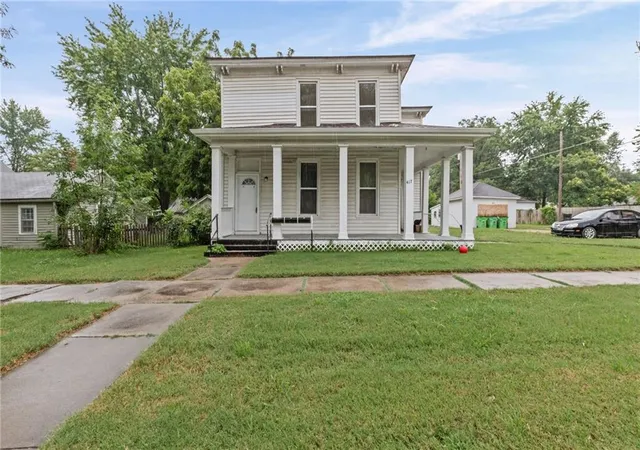 2nd image of 417 W 2Nd St, Ottawa, KS 66067 | MLS# 2632623