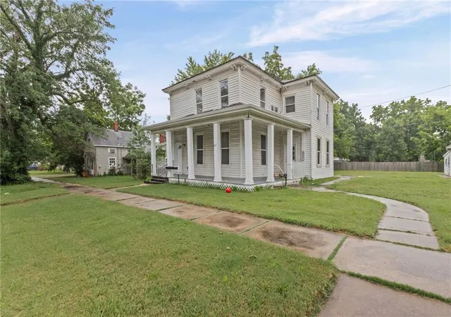 3rd image of 417 W 2Nd St, Ottawa, KS 66067 | MLS# 2632623