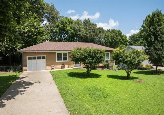 1st image of 23 Se 190Th Rd, Warrensburg, MO 64093 | MLS# 2632624
