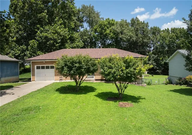 2nd image of 23 Se 190Th Rd, Warrensburg, MO 64093 | MLS# 2632624