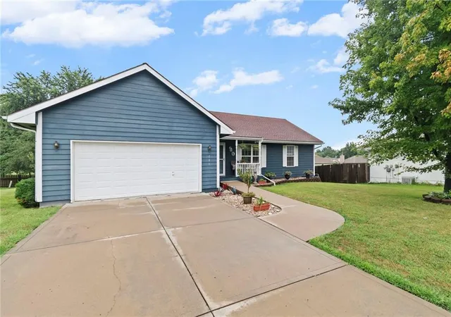 Photo 2 of Sale Pending at 206 E 22nd Terrace, Kearney, MO 64060 | MLS# 2632625 | Listing updated on 2026-08-12