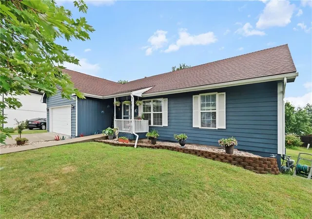 Photo 3 of Sale Pending at 206 E 22nd Terrace, Kearney, MO 64060 | MLS# 2632625 | Listing updated on 2026-08-12