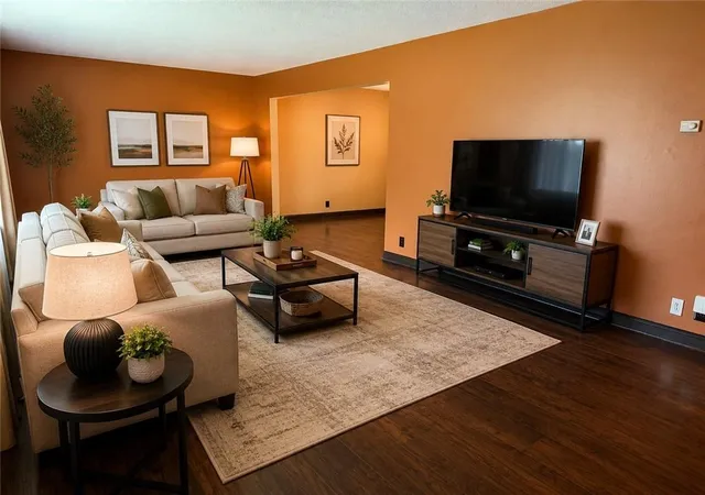 Photo 3 of Sale Pending at 904 NE 60th Terrace, Kansas City, MO 64118 | MLS# 2632627 | Listing updated on 2026-08-31