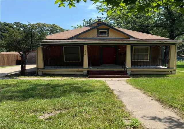 1st image of 1214 Oakland Ave, Topeka, KS 66616 | MLS# 2632628