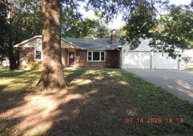 Photo 1 of Single family home for sale at 1005 Lisa Ln, Richmond, MO 64085 | MLS# 2632629 | Listing updated on 2026-08-22