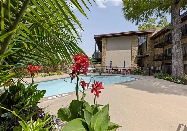 Photo 2 of Condo for sale at 4512 Jefferson St #10, Kansas City, MO 64111 | MLS# 2632632 | Listing updated on 2026-08-20