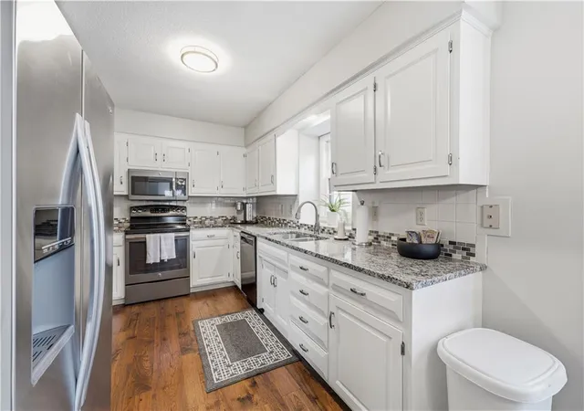 Photo 3 of Sale Pending at 11205 Riley St, Overland Park, KS 66210 | MLS# 2632637 | Listing updated on 2026-08-23
