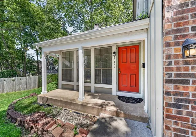 2nd image of 8337 8339 Farley St, Overland Park, KS 66212 | MLS# 2632649
