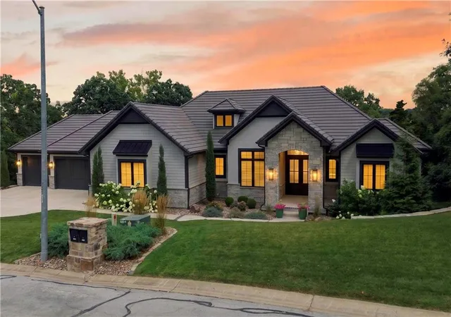 Photo 1 of Sale Pending at 4761 Nw Canyon Rd, Lees Summit, MO 64064 | MLS# 2632657 | Listing updated on 2026-09-14