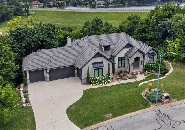 Photo 3 of Sale Pending at 4761 Nw Canyon Rd, Lees Summit, MO 64064 | MLS# 2632657 | Listing updated on 2026-09-14