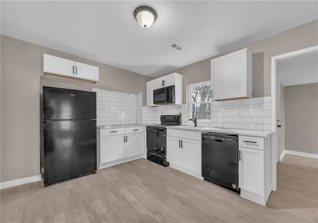 Photo 2 of Sale Pending at 1420 S Appleton Ave, Independence, MO 64052 | MLS# 2632663 | Listing updated on 2026-08-24