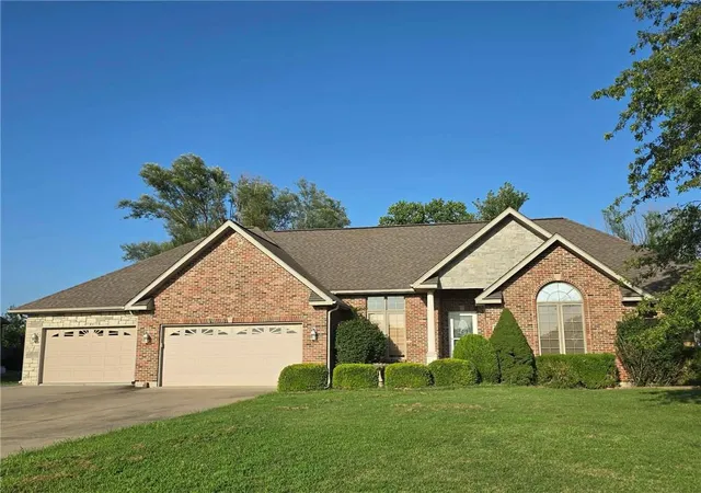 1st image of 2011 E Epicurean Dr, Clinton, MO 64735 | MLS# 2632666