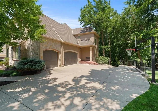 2nd image of 9702 W 144th Ter, Overland Park, KS 66221 | MLS# 2632679