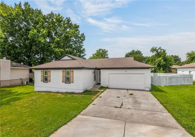 Photo 2 of Single family home for sale at 10512 N Oak Trafficway, Kansas City, MO 64155 | MLS# 2632682 | Listing updated on 2026-08-28