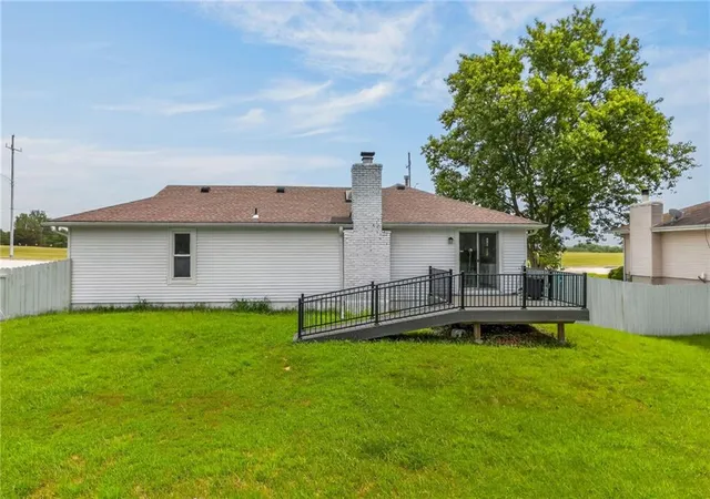 Photo 4 of Single family home for sale at 10512 N Oak Trafficway, Kansas City, MO 64155 | MLS# 2632682 | Listing updated on 2026-08-28