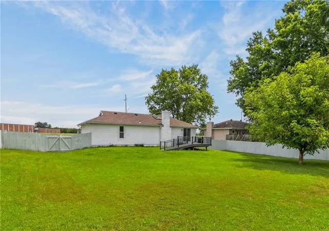 Photo 5 of Single family home for sale at 10512 N Oak Trafficway, Kansas City, MO 64155 | MLS# 2632682 | Listing updated on 2026-08-28