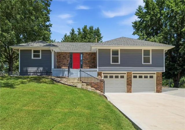 2nd image of 21222 W 70th St, Shawnee, KS 66218 | MLS# 2632683