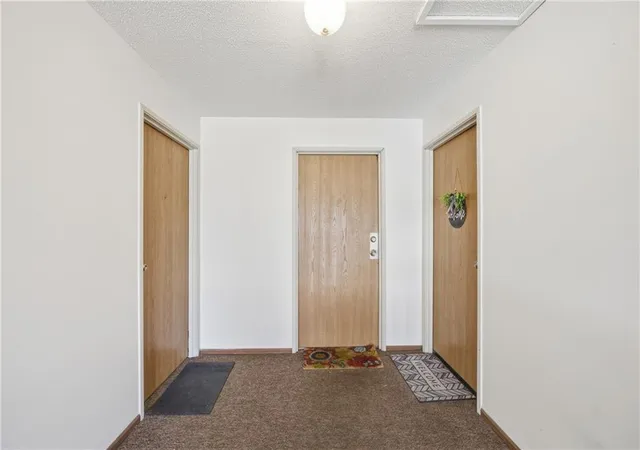Listing Photo 4 - Condo for sale in building located at 8139 Holmes Rd, Kansas City, MO 64131 - Unit #202