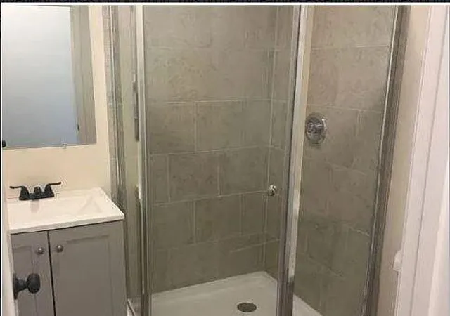 Listing Photo 5 - Condo for sale in building located at 2305 E 37th St, Kansas City, MO 64109
