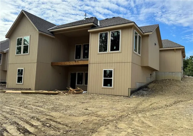Photo 3 of Single family home for sale at 12201 S Emerald St, Olathe, KS 66061 | MLS# 2632693 | Listing updated on 2026-10-21