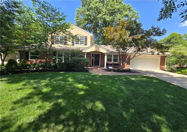 1st image of 9536 Manor Rd, Leawood, KS 66206 | MLS# 2632701