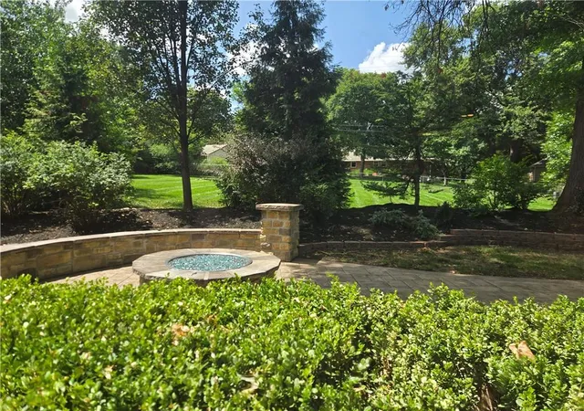 Photo 3 of Single family home for sale at 9536 Manor Rd, Leawood, KS 66206 | MLS# 2632701 | Listing updated on 2026-08-01