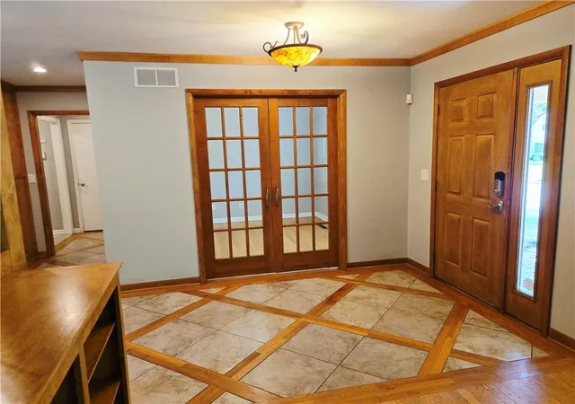 Photo 4 of Single family home for sale at 9536 Manor Rd, Leawood, KS 66206 | MLS# 2632701 | Listing updated on 2026-08-01