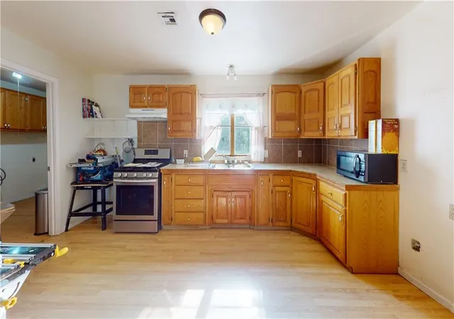 5th image of 1418 N Cedar St, Nevada, MO 64772 | MLS# 2632705