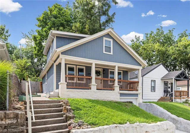 Photo 2 of Single family home for sale at 4516 Mercier St, Kansas City, MO 64111 | MLS# 2632708 | Listing updated on 2026-09-27