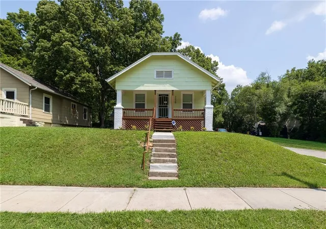 Photo 4 of Sale Pending at 3220 E 68th Street, Kansas City, MO 64132 | MLS# 2632709 | Listing updated on 2026-07-29