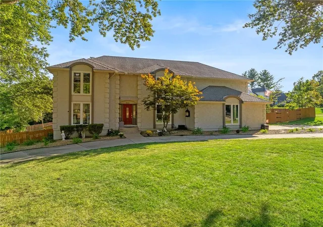 Photo 2 of Single family home for sale at 4104 Sw Hickory Ln, Blue Springs, MO 64015 | MLS# 2632710 | Listing updated on 2026-10-08