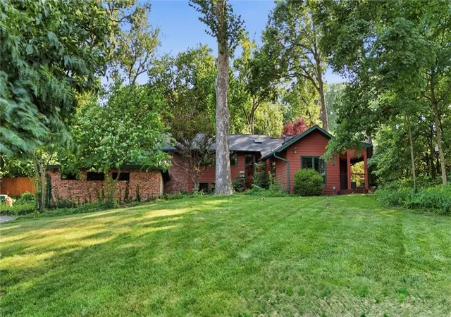 2nd image of 8728 Meadow Ln, Leawood, KS 66206 | MLS# 2632715