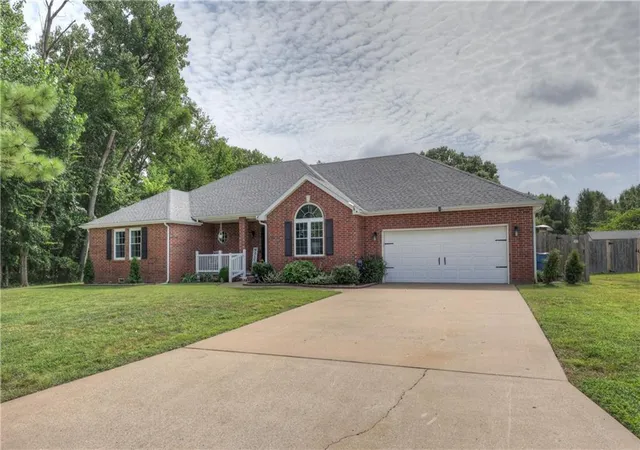 Photo 1 of Single family home for sale at 1915 Goetz Blvd, Joplin, MO 64801 | MLS# 2632724 | Listing updated on 2026-08-28
