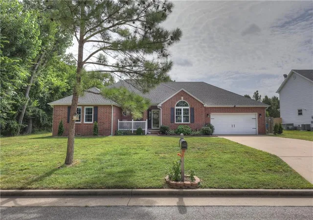 Photo 2 of Single family home for sale at 1915 Goetz Blvd, Joplin, MO 64801 | MLS# 2632724 | Listing updated on 2026-08-28