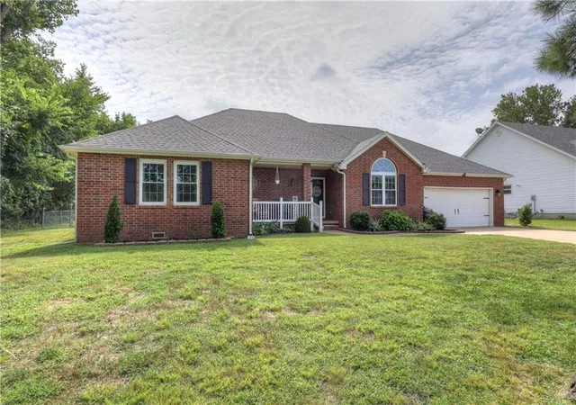 Photo 3 of Single family home for sale at 1915 Goetz Blvd, Joplin, MO 64801 | MLS# 2632724 | Listing updated on 2026-08-28