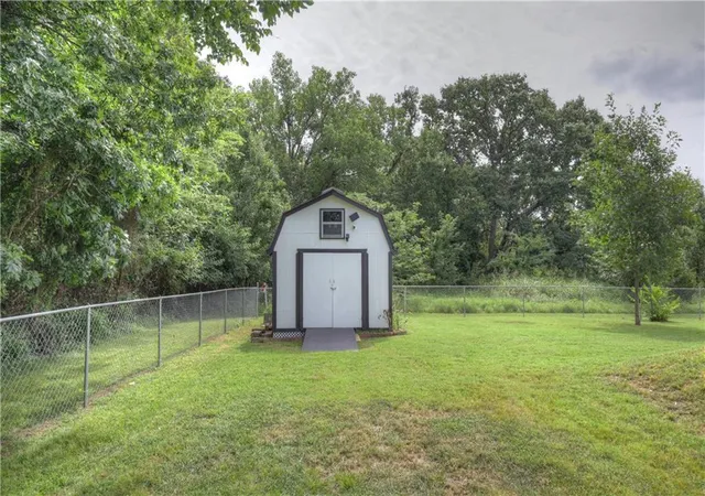 Photo 4 of Single family home for sale at 1915 Goetz Blvd, Joplin, MO 64801 | MLS# 2632724 | Listing updated on 2026-08-28