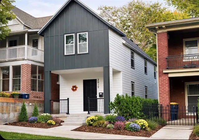 Photo 4 of Single family home for sale at 2019 Summit St, Kansas City, MO 64108 | MLS# 2632731 | Listing updated on 2026-09-17