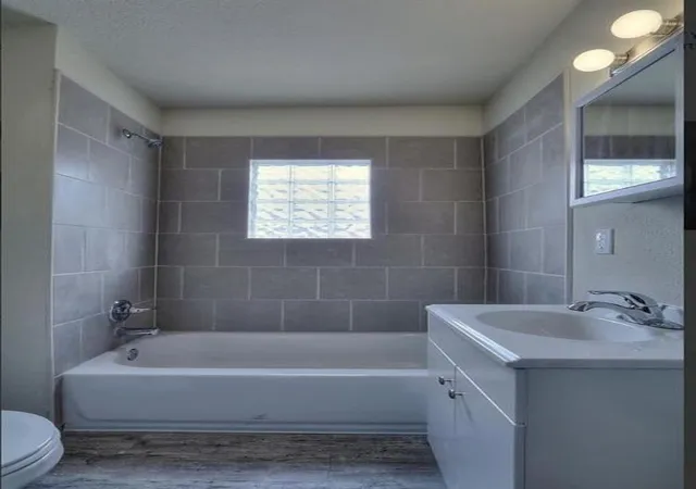 Listing Photo 3 - Condo for sale in building located at 2912 Lockridge St, Kansas City, MO 64128