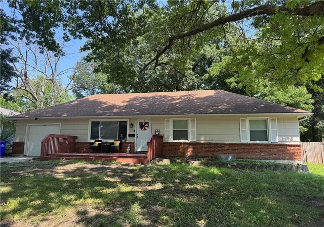 Photo 1 of Single family home for sale at 613 Ne Corder St, Lees Summit, MO 64063 | MLS# 2632739 | Listing updated on 2026-07-22