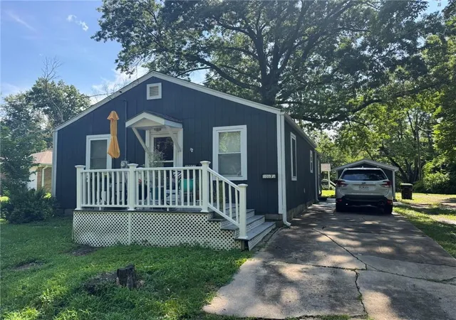 1st image of 1007 A & B Lexington N/a S, Harrisonville, MO 64701 | MLS# 2632742