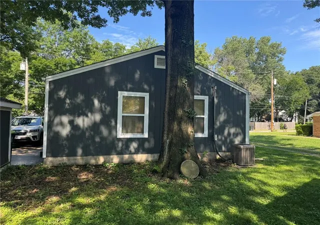 4th image of 1007 A & B Lexington N/A S, Harrisonville, MO 64701 | MLS# 2632742