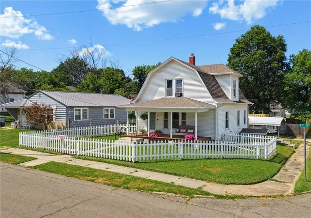 Photo 1 of Single family home for sale at 703 E 7th Street, Trenton, MO 64683 | MLS# 2632752 | Listing updated on 2026-10-02