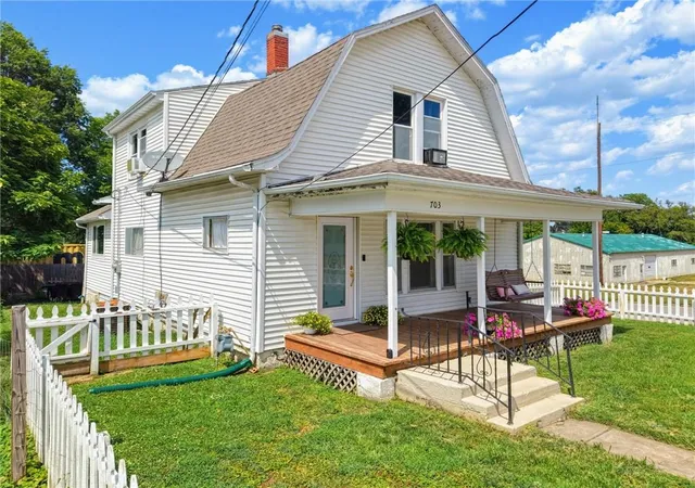 Photo 2 of Single family home for sale at 703 E 7th Street, Trenton, MO 64683 | MLS# 2632752 | Listing updated on 2026-10-02